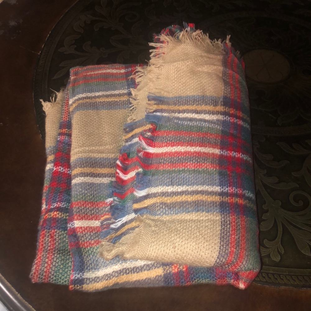 Never worn plaid scarf!